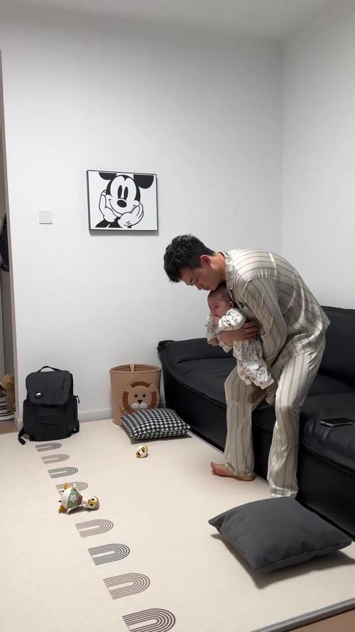 新澳天天开奖资料大全一和爸爸带娃患产后抑郁与爸爸带娃患产后抑郁怎么办