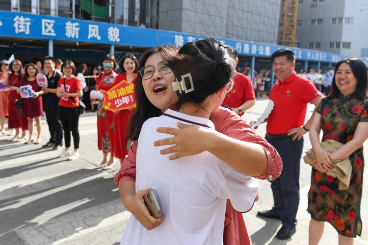 2022年澳门开奖结果和2025年高考拉开帷幕与新华全媒 丨2025年高考拉开帷幕